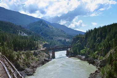 Cisco geçidi, Kanada - 22 Haziran 2023: Cisco Geçidi üzerindeki Kanada Pasifik Demiryolu treni