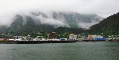 Juneau, Alaska, ABD - 26 Haziran 2023: Juneau 'nun puslu limanı
