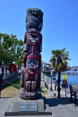 Victoria, Kanada - 4 Temmuz 2023: Limandaki Kwakiutl Ayı Kutbu