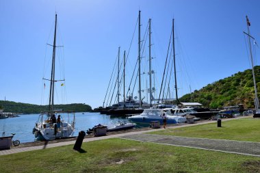 Nelsons Tersanesi, Antigua - 1 Şubat 2024: Nelsons Tersanesine demirlemiş lüks yatlar