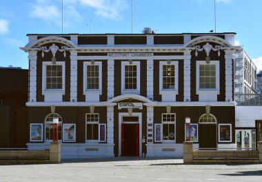 Wellington, Yeni Zelanda - 7. MAY 2024: Wellington limanındaki Circa Threatre ve Westport odaları