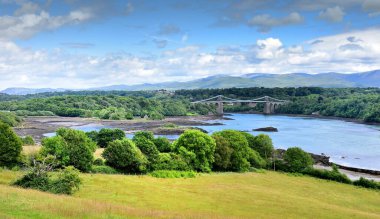 Anglesey ve Kuzey Galler 'i birbirine bağlayan Viktorya Telford Köprüsü