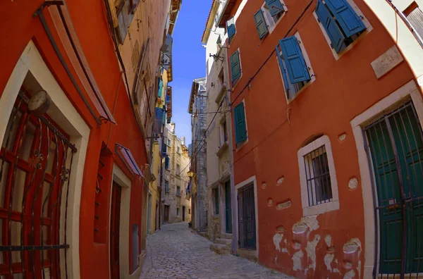 Streets Rovinj Calm Colorful Building Facades Istria Rovinj Tourist Destination — Stock Photo, Image