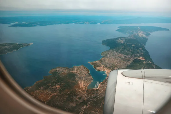 Αεροφωτογραφία Μέσα Από Φινιστρίνι Αεροσκάφους Που Πετά Πάνω Από Θεσσαλονίκη — Φωτογραφία Αρχείου