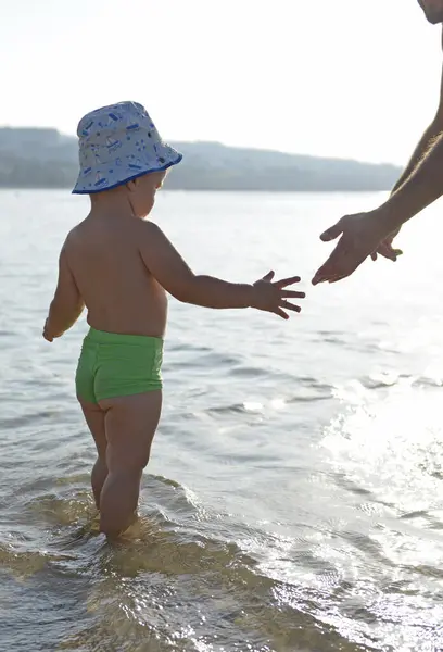 Happy Little Boy Sea Reaches Out His Father Father Son Imagen de archivo