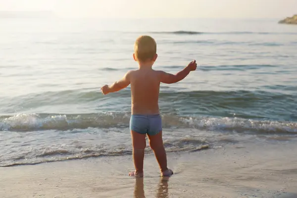 Boy Stands Beach Looks Sea Vacation Children Happy Lifestyle Childhood — Stock Photo, Image