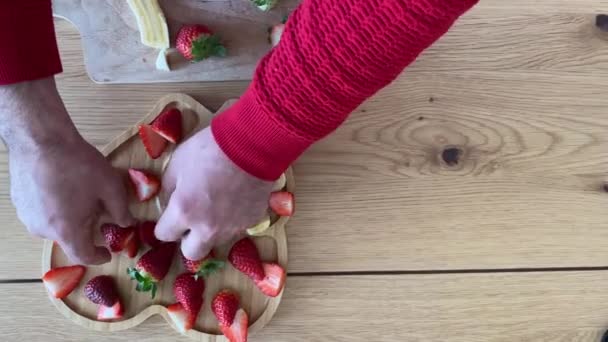Man Preparing Fruit Salad Kitchen Close Hands High Quality Footage — Video Stock