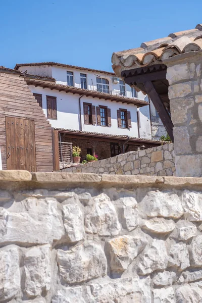 Historiska Orientaliska Hus Den Gamla Staden Berat Albanien Högkvalitativt Foto Royaltyfria Stockfoton