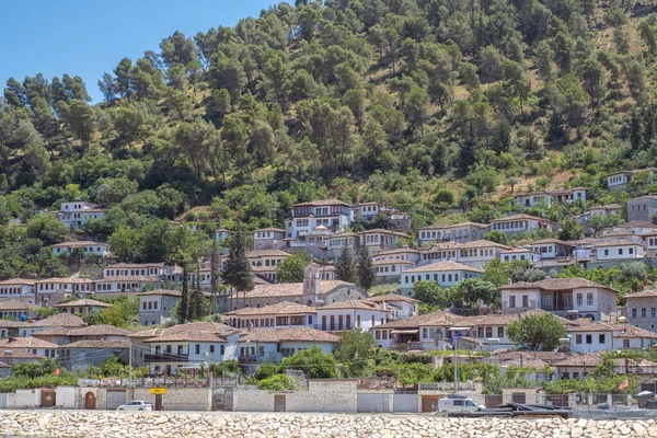 Historiska Orientaliska Hus Den Gamla Staden Berat Albanien Högkvalitativt Foto Stockbild