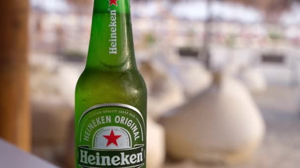 Durres Albania Sierpnia 2023 Butelka Piwa Heineken Barze Plaży Wysokiej — Wideo stockowe