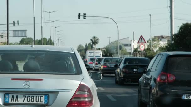Durres Albánia 2024 Április Helyi Állampolgárok Utaznak Strandra Egy Napsütéses — Stock videók