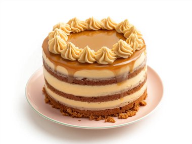 Kremalı ve fındıklı ev yapımı karamel kek.