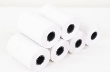 rulo tuvalet kağıdı, üzerinde beyaz izole