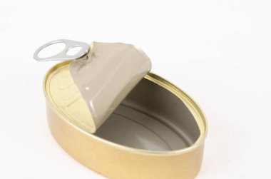 beyaz arka planda konserve yiyecek konservesi