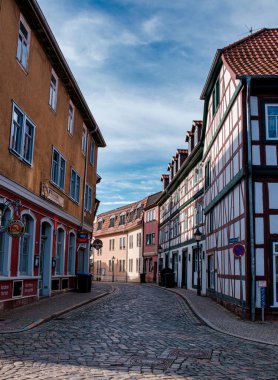 22 Ekim 2021. Bleicherode, Almanya: Günbatımında Avrupa 'daki eski bir kasabanın güzel akşam ışığı manzarası. Almanya.