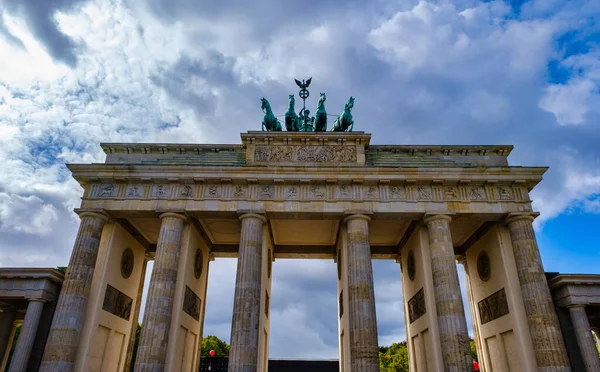 Вересня 2022 Берлін Німеччина Туристи Біля Бранденбурзьких Воріт Берлін — стокове фото