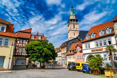 Bad Langensalza, Almanya - 20 Eylül. 2023: Eski Bad Langensalza kasabasındaki ünlü tarihi binalar. Thuringen, Almanya.