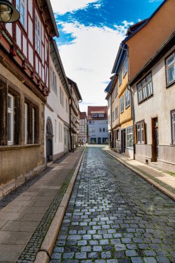 Bad Langensalza, Almanya - 20 Eylül. 2023: Eski Bad Langensalza kasabasındaki ünlü tarihi binalar. Thuringen, Almanya.