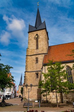 Lower Saxony, Almanya, 08-25-2023: Kirche, Duderstadt, Niedersachsen, Deutschland.