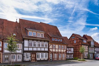 Lower Saxony, Almanya, 08-25-2023: Duderstadt şehir merkezi tarihi. Tipik tarihi Alman mimarisi..