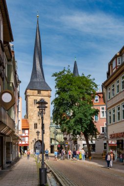 Lower Saxony, Almanya, 08-25-2023: Duderstadt şehir merkezi tarihi. Tipik tarihi Alman mimarisi..