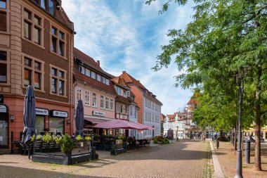 Lower Saxony, Almanya, 08-25-2023: Duderstadt şehir merkezi tarihi. Tipik tarihi Alman mimarisi..