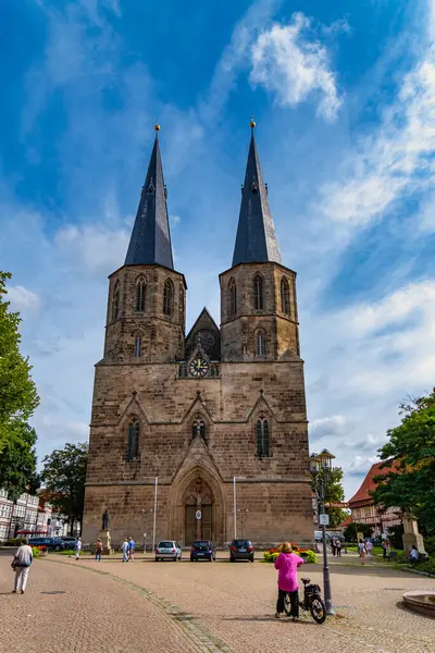 stock image Lower Saxony, Germany, 08-25-2023: Side view of the Basilica of St. Cyriakus in Duderstadt, Germany