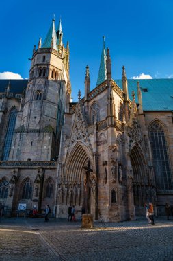 Erfurt 'taki Domberg Hill' deki St. Mary Katedrali ve St. Severus Kilisesi.