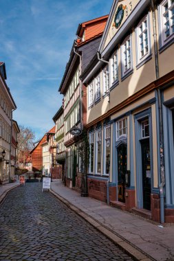 22 Ekim 2021. Bleicherode, Almanya: Günbatımında Avrupa 'daki eski bir kasabanın güzel akşam ışığı manzarası. Almanya.