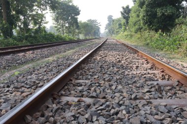 Demiryolu için zemindeki dar gösterge