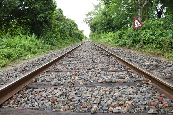 Demiryolu için zemindeki dar gösterge