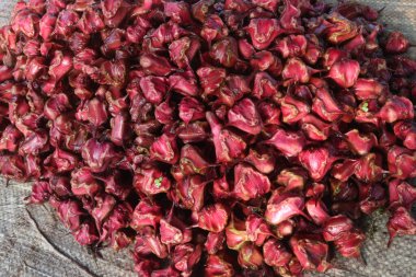 Su Kestanesi Trapa natan meyveleri satışta nakit ürünleridir.Şeker, lif, B vitamini, potasyum, bakır, manganez, protein, alerji, el, ishal, karın ağrısı gibi hastalıkları tedavi edebilir.