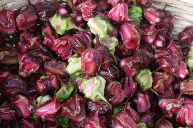 Su Kestanesi Trapa natan meyveleri satışta nakit ürünleridir.Şeker, lif, B vitamini, potasyum, bakır, manganez, protein, alerji, el, ishal, karın ağrısı gibi hastalıkları tedavi edebilir.