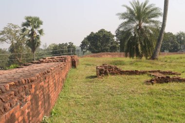 Tarihsel Arkeolojik turnuvaya katılabilir Pundranagar Tuğla Duvarı ve Mahasthangarh, Bogra, Bangladeş