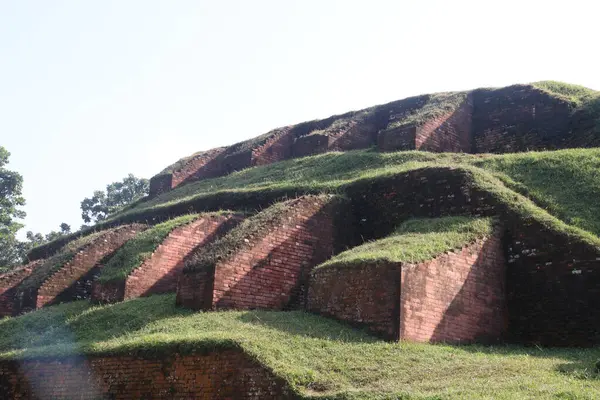 Gokul Medh Bangladeş 'te bir arkeolojik sitedir. Bogra Sadar Upazila 'nın Gokul köyünde kazılmış bir höyük.