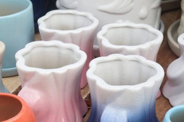 Her bitki için kullanabileceğiniz satılık kil ağaç kabı.