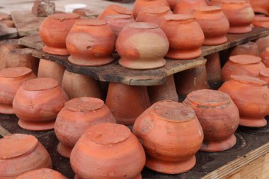 Kırmızı Yuvarlak Çamur Otu Ağaç dikmek için Satılık Dükkan