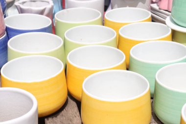 Her bitki için kullanabileceğiniz satılık kil ağaç kabı.