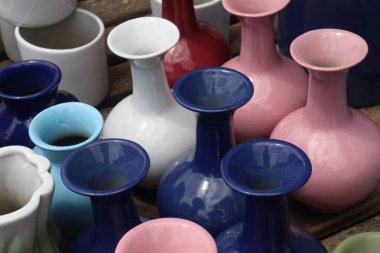 Her bitki için kullanabileceğiniz satılık kil ağaç kabı.