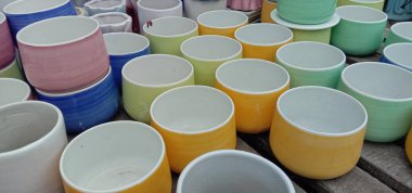 Her bitki için kullanabileceğiniz satılık kil ağaç kabı.