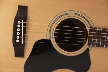 Korkusuz şekilli akustik gitar