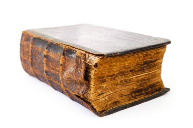 Beyaz arka plan üzerinde izole antika kitap