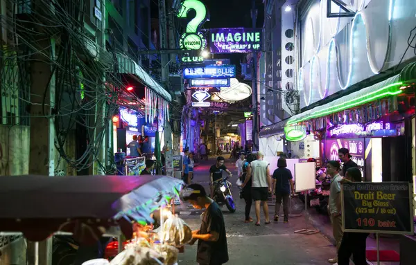 Ночная Улица Паттайя Неоновыми Вывесками Стриптиз Клубов Таиланд 2023 — стоковое фото