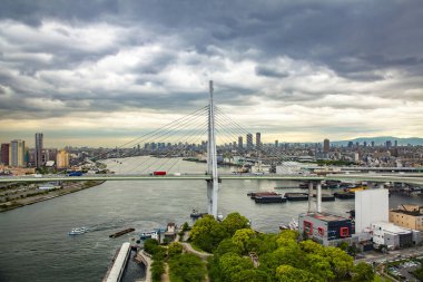 Osaka şehri hava görüntüsü ve Tempozan Köprüsü, Japonya