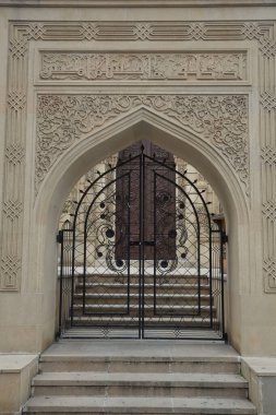 Bakü Eski Şehir 'indeki camii. Icheri Sheher Bakü 'nün tarihi çekirdeği. Bakü 'deki camii eski Azerbaijan kenti .