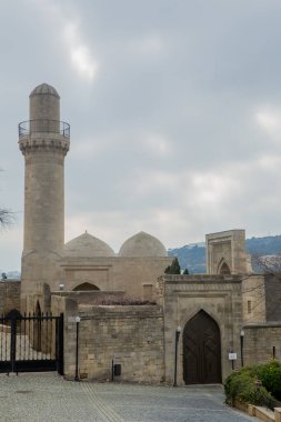 Azerbaycan 'ın eski kenti Bakü' deki Shirvanshah Sarayı 'nın dışında. Azerbaycan halkı ve Azeri başkentinin eşsiz mimarisi..