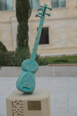 Azerbaycan, Bakü. 01.01.2000 . Teymur Rustamov Tar. Azerbaycan 'ın ulusal müzik aleti. Bronz 2010