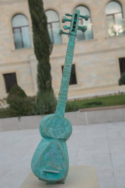 Azerbaycan, Bakü. 01.01.2000 . Teymur Rustamov Tar. Azerbaycan 'ın ulusal müzik aleti. Bronz 2010