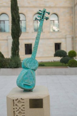 Azerbaycan, Bakü. 01.01.2000 . Teymur Rustamov Tar. Azerbaycan 'ın ulusal müzik aleti. Bronz 2010