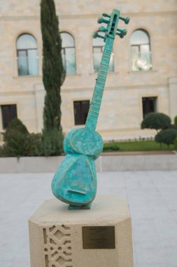 Azerbaycan, Bakü. 01.01.2000 . Teymur Rustamov Tar. Azerbaycan 'ın ulusal müzik aleti. Bronz 2010